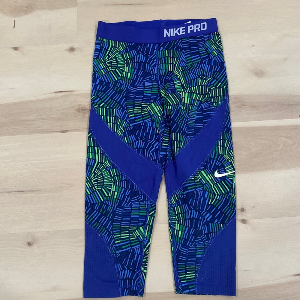 Nike Pro - Picture 1 of 8